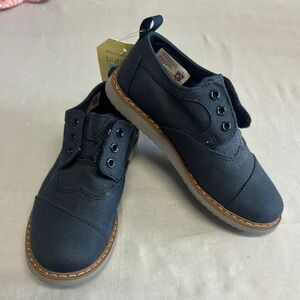 Toms NWT Blue Dress Shoes with Classic Oxford Style